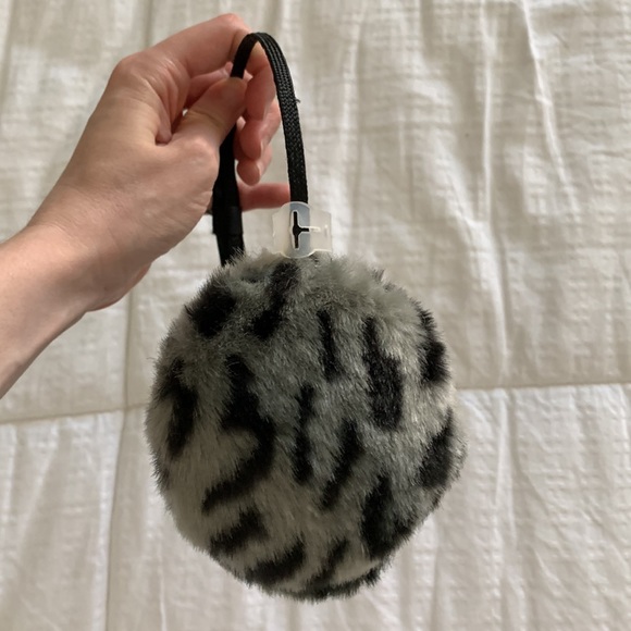 Accessories Nwt Black And Grey Cheetah Print Ear Muffs Poshmark